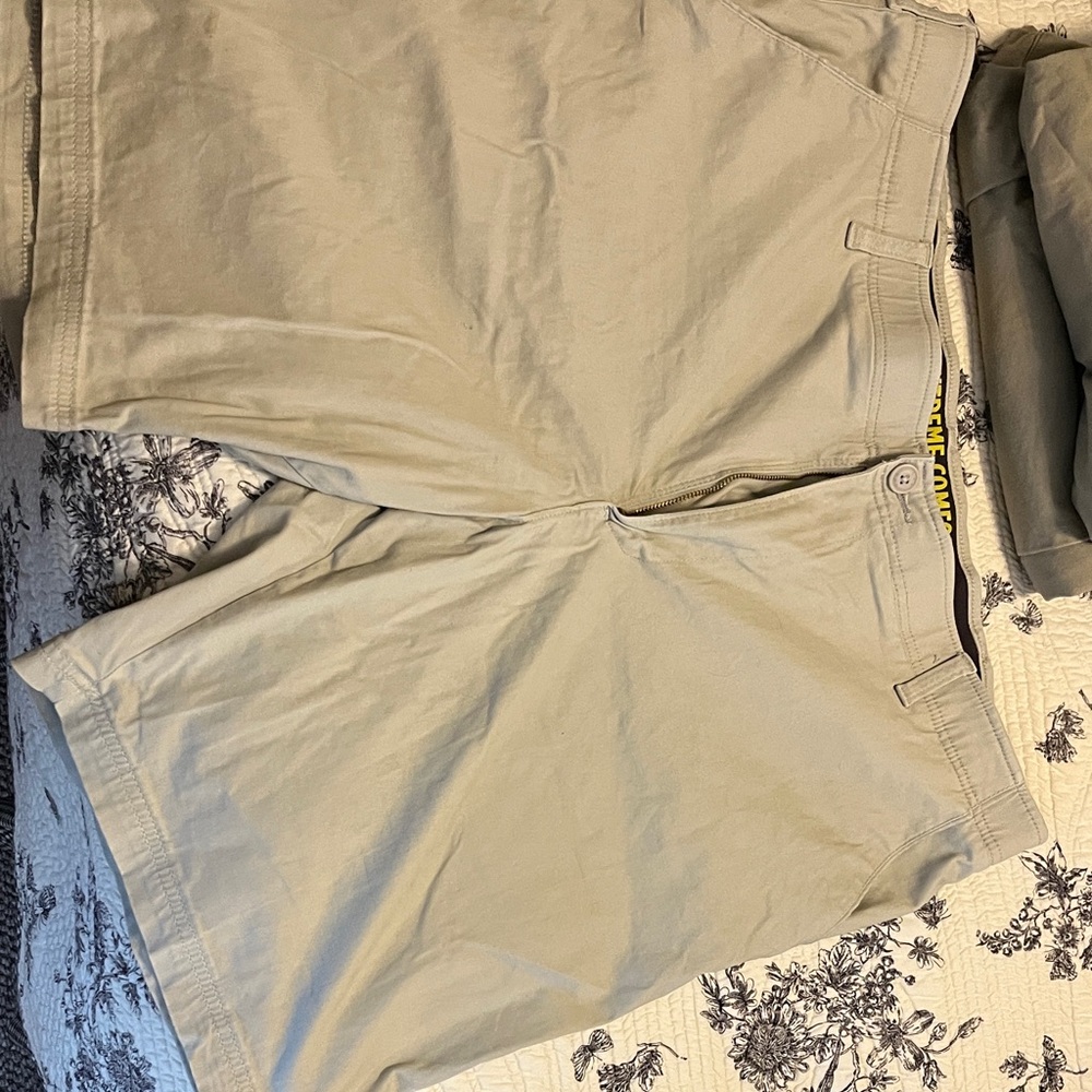 Lee Men's Flat Font Shorts Size Shorts, 10” inseam